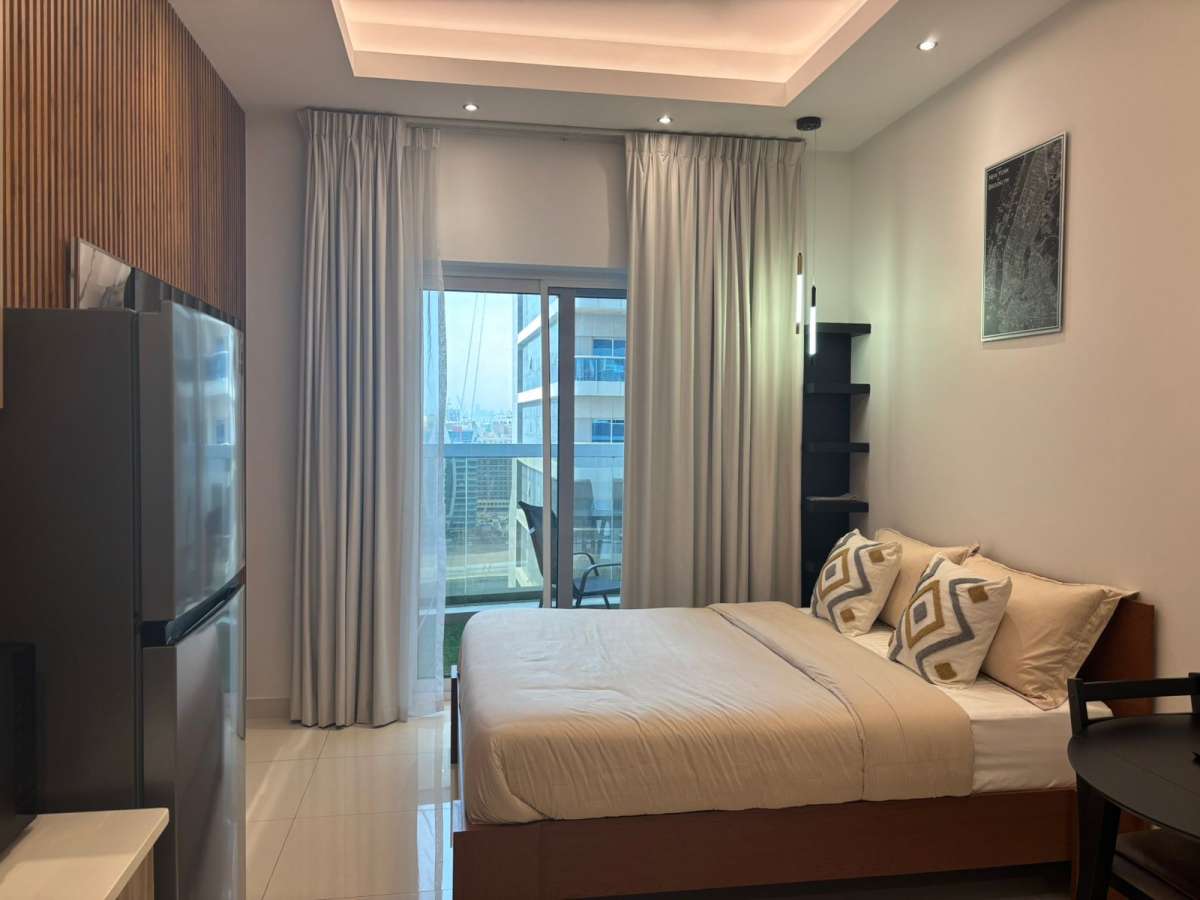 Spacious Studio | With Balcony | Canal View